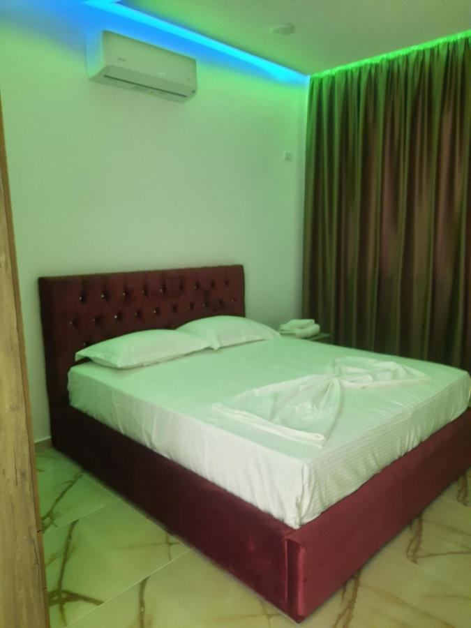 Hotel Megniar Lushnje Ngoại thất bức ảnh