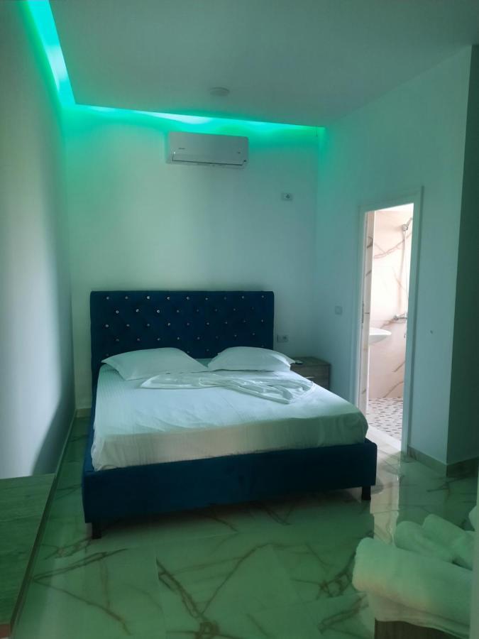 Hotel Megniar Lushnje Ngoại thất bức ảnh