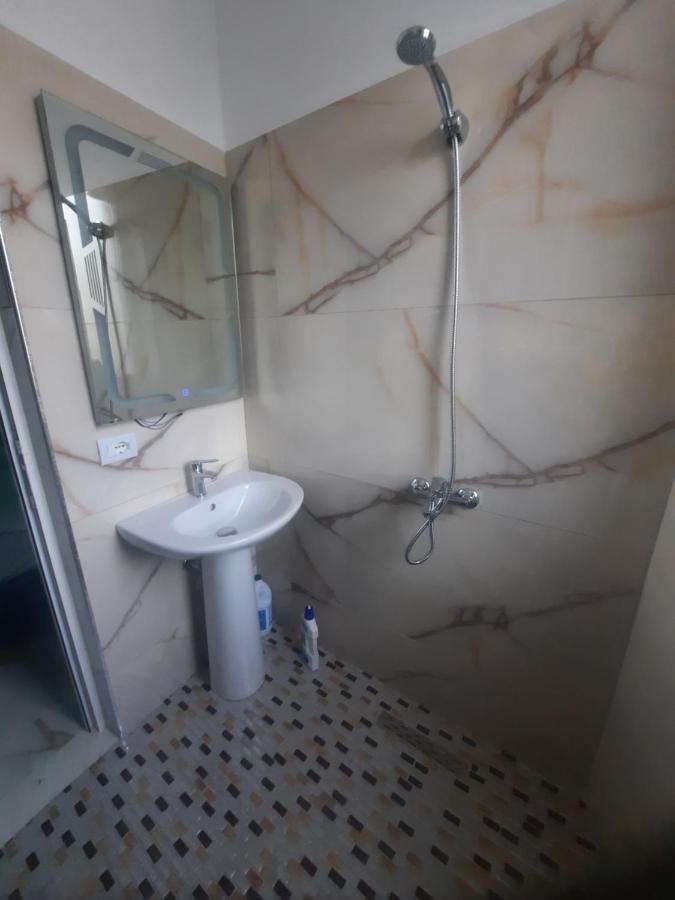 Hotel Megniar Lushnje Ngoại thất bức ảnh