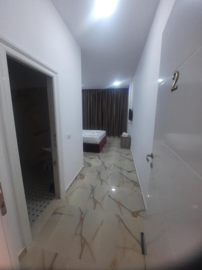 Hotel Megniar Lushnje Ngoại thất bức ảnh