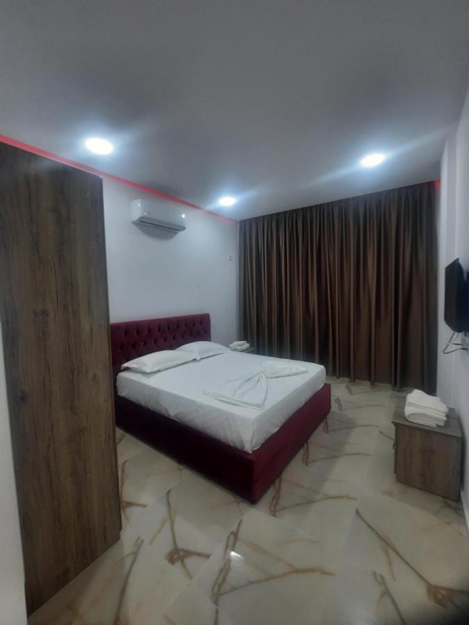 Hotel Megniar Lushnje Ngoại thất bức ảnh