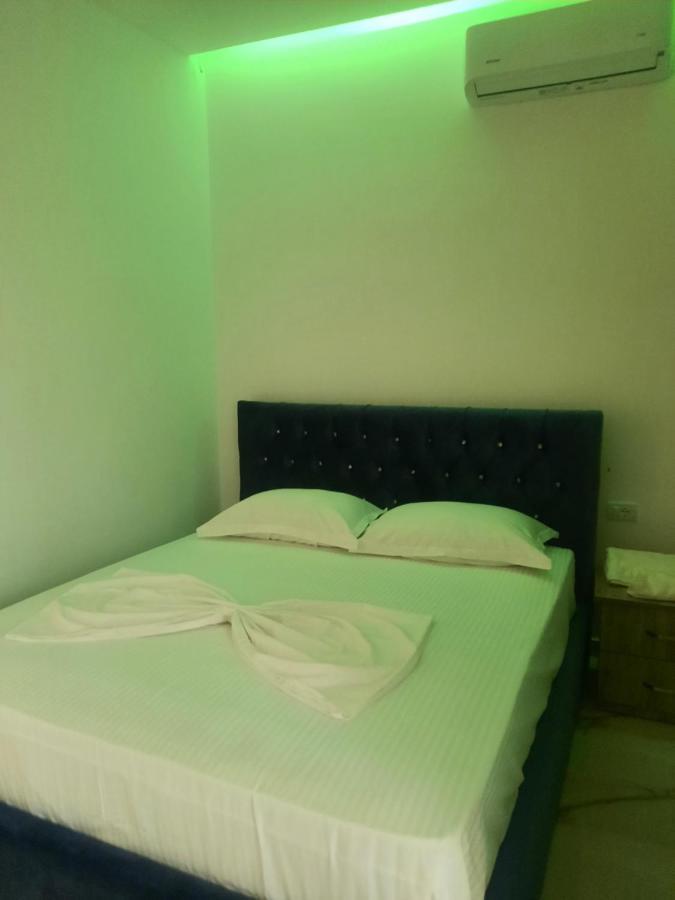 Hotel Megniar Lushnje Ngoại thất bức ảnh