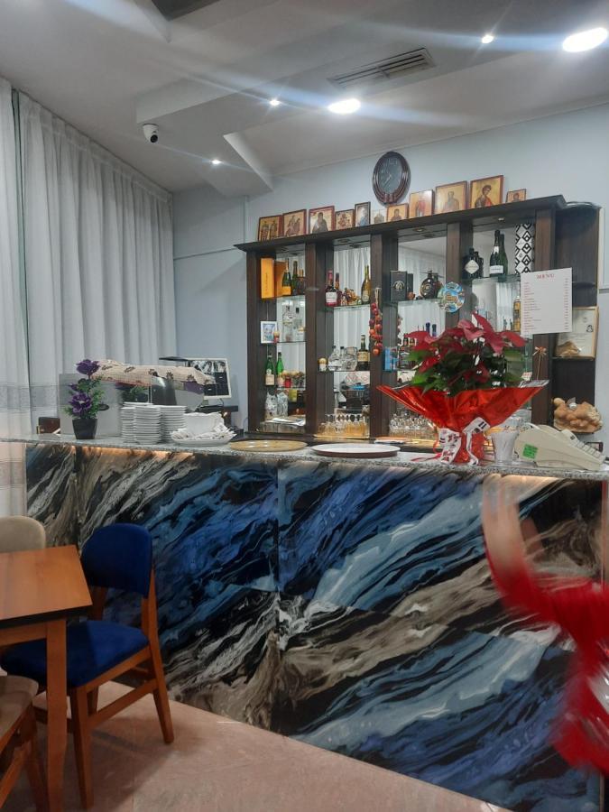 Hotel Megniar Lushnje Ngoại thất bức ảnh