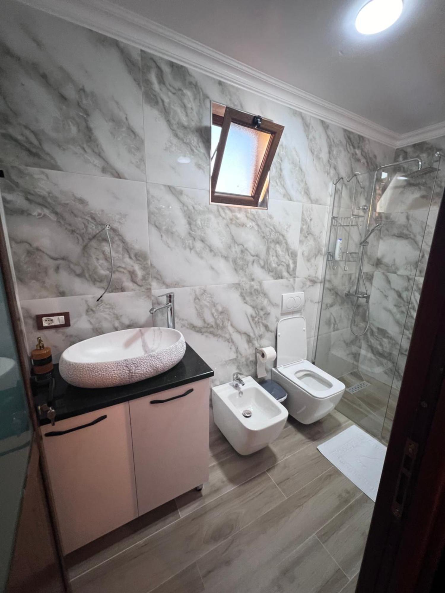 Hotel Megniar Lushnje Ngoại thất bức ảnh