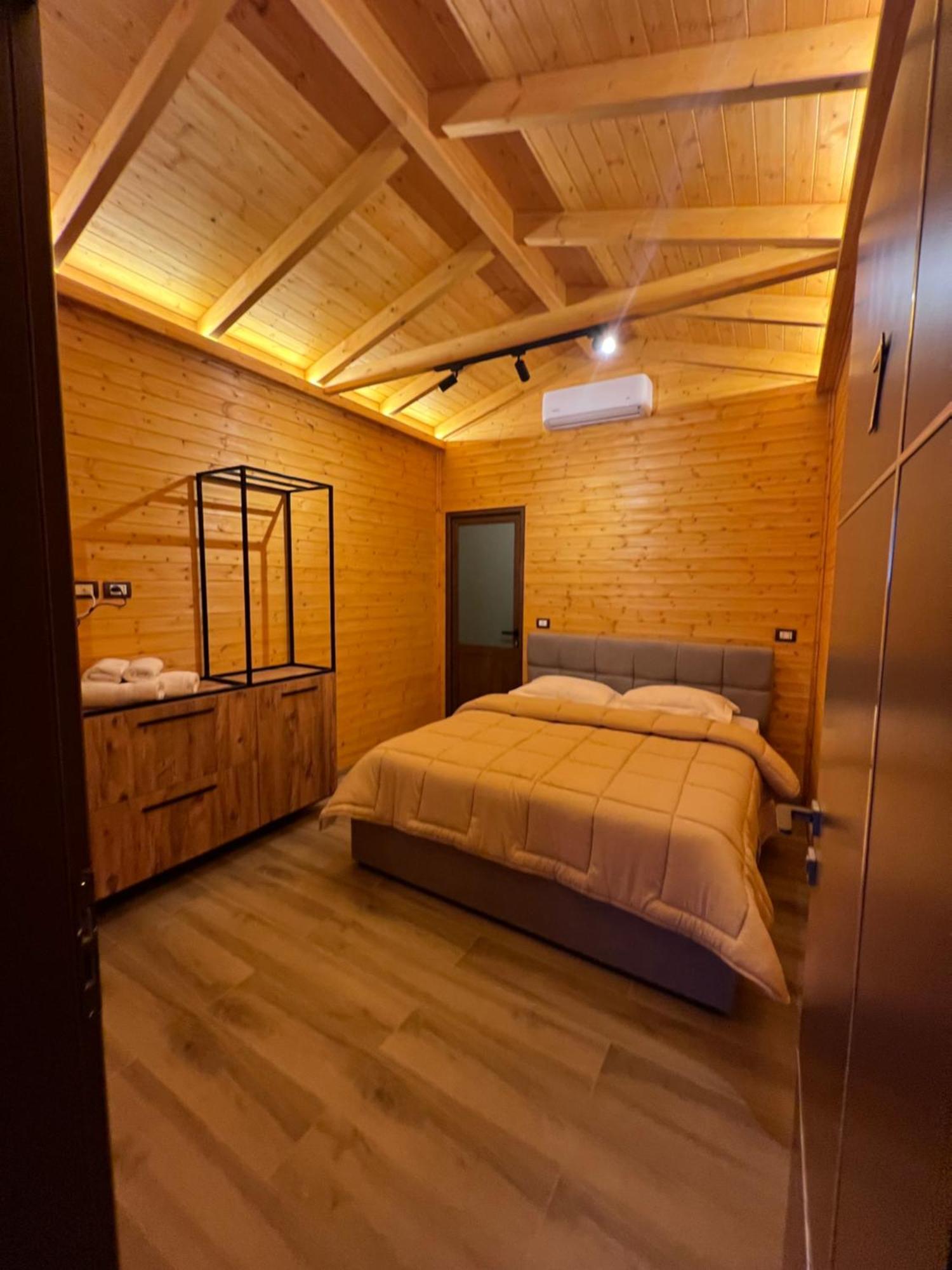 Hotel Megniar Lushnje Ngoại thất bức ảnh