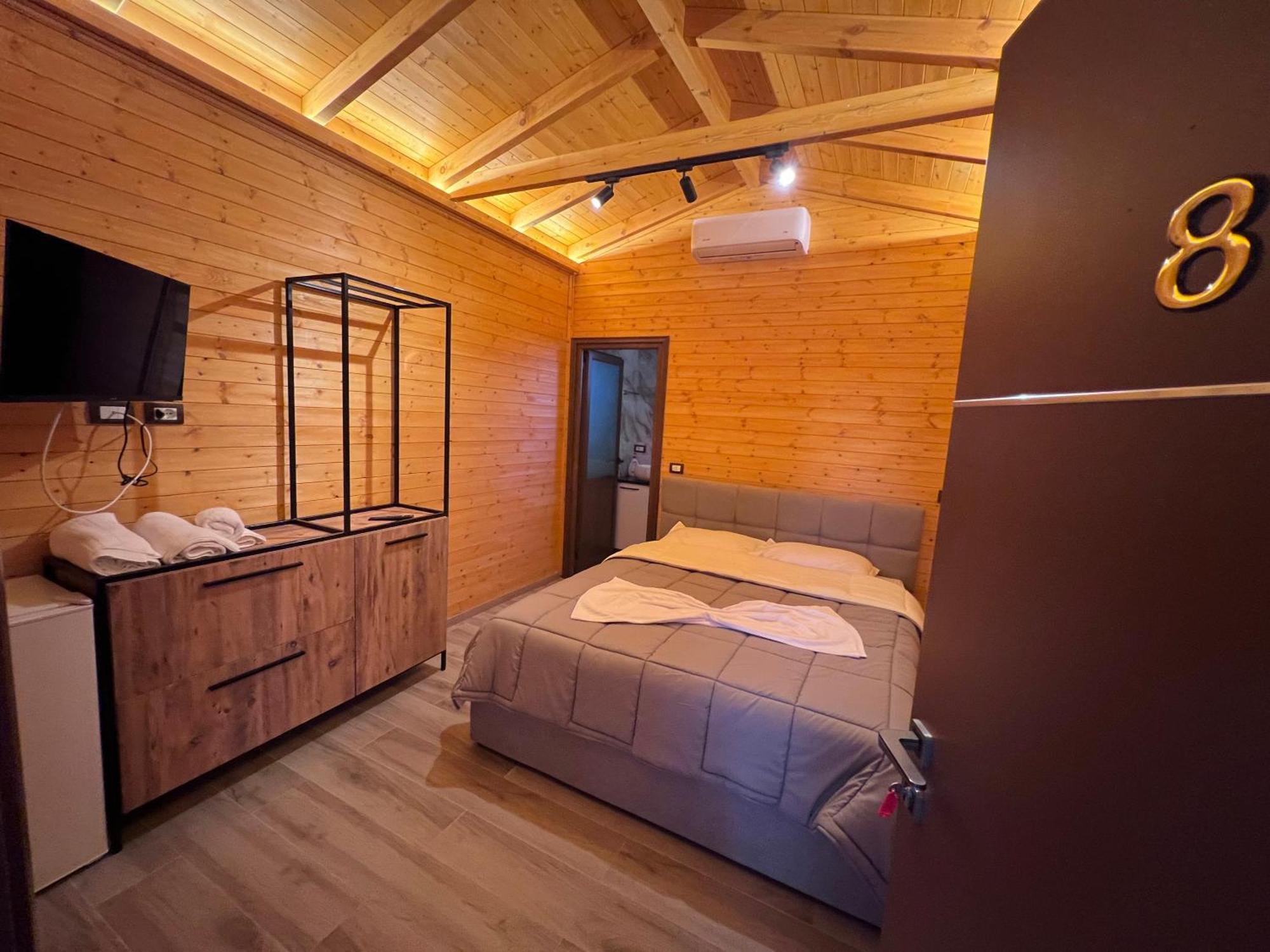 Hotel Megniar Lushnje Ngoại thất bức ảnh