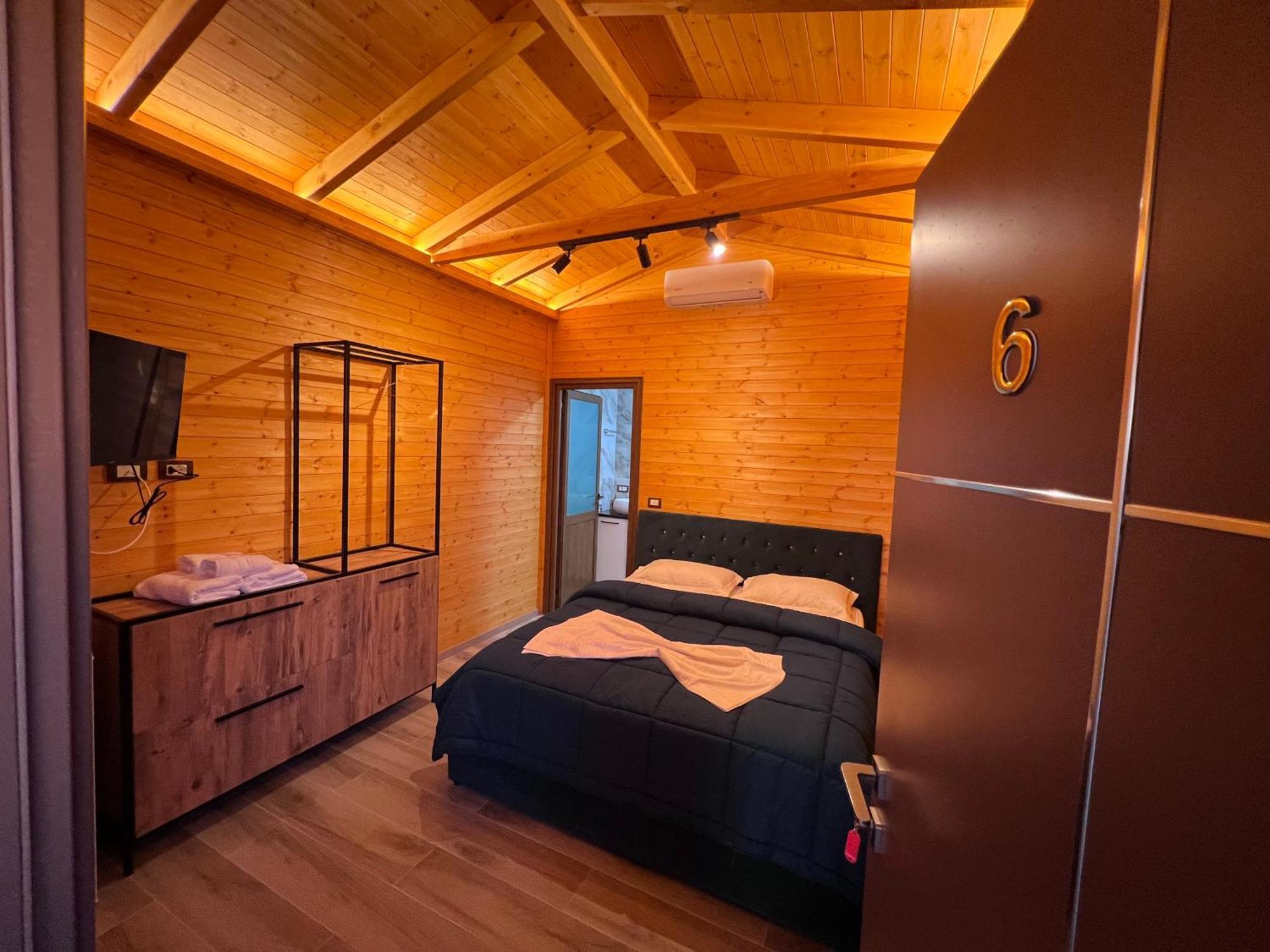 Hotel Megniar Lushnje Ngoại thất bức ảnh