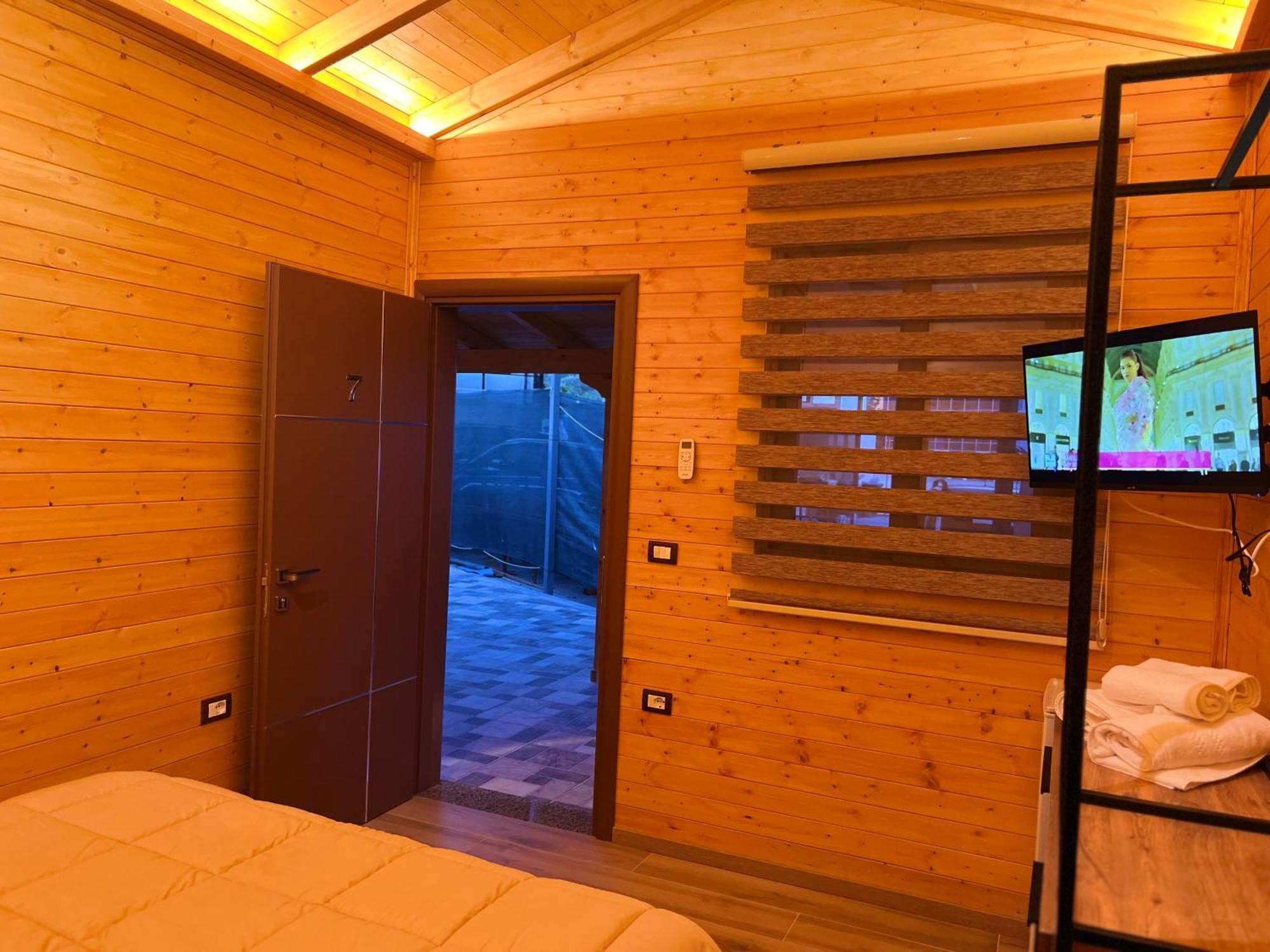 Hotel Megniar Lushnje Ngoại thất bức ảnh